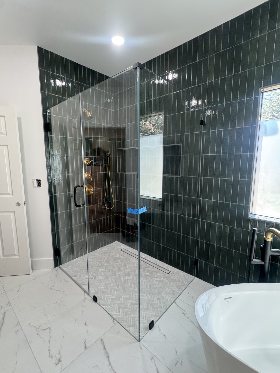 Large corner shower with glass panels